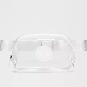 Everywhere belt bag NWT 1L Clear
